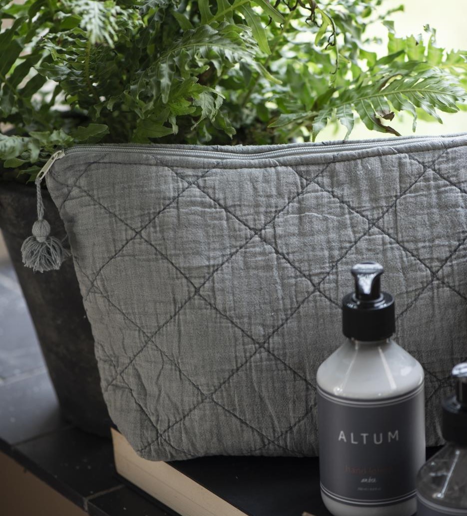 Kosmetiktasche wattiert, staubig grün Kosmetiktasche wattiert, staubig grün