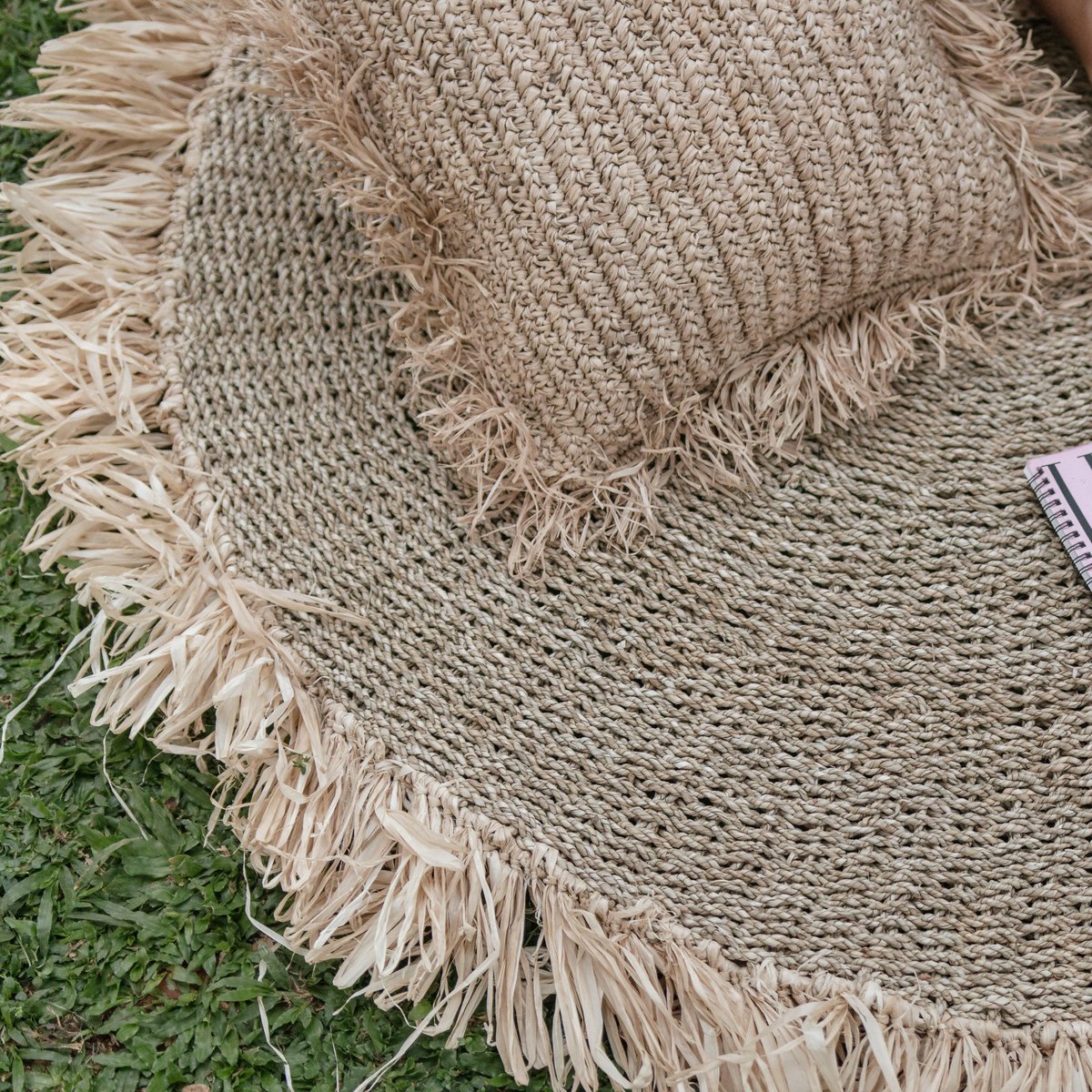 100/120 cm Round Seagrass Carpet | Rug with Tassles DASA (2 sizes) Durchmesser: 100 cm 100/120 cm Round Seagrass Carpet | Rug with Tassles DASA (2 sizes) Durchmesser: 100 cm