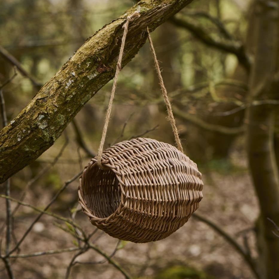 Vogelfutterhänger mit Juteschnur