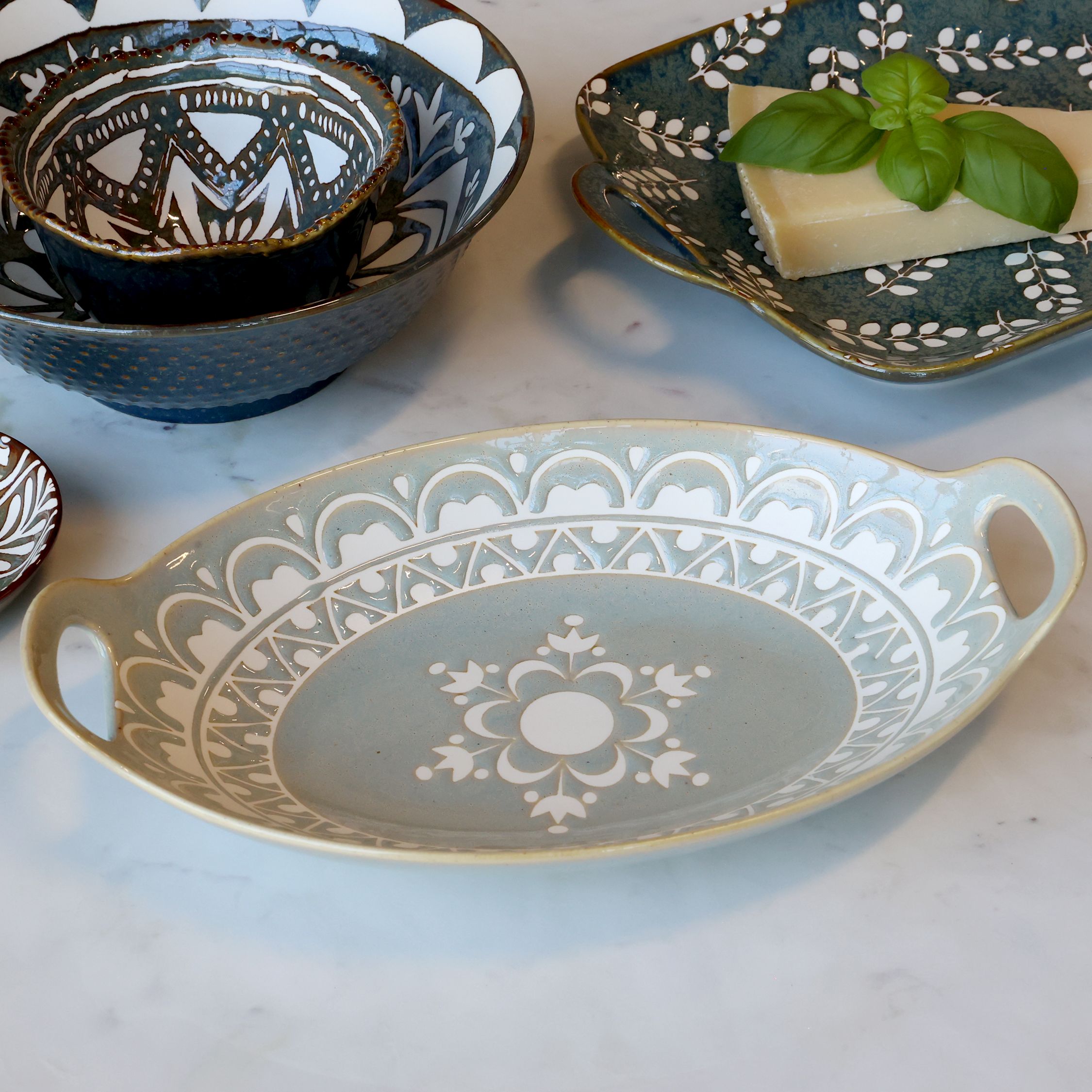 Arés Ramekin mit Henkel, oval 27,5 cm franz. grau