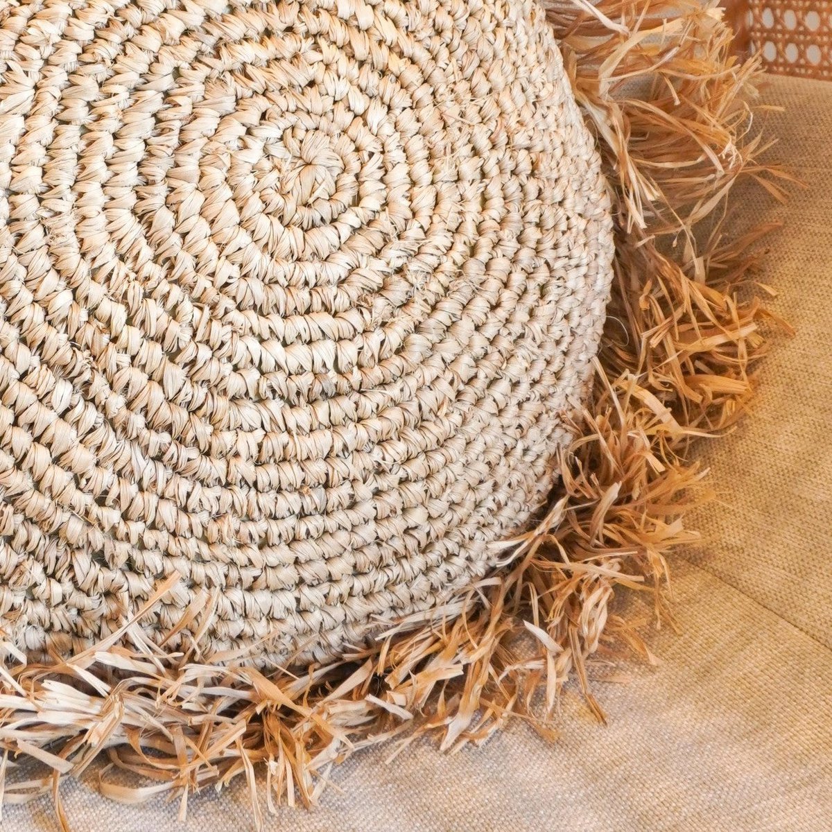 Rundes Boho-Kissen mit Fransen, Dekokissen Ø40/50 cm, Dekokissen aus Raffiabast, Sofakissen mit Füllung, TARAKAN beige Größe: 40 cm