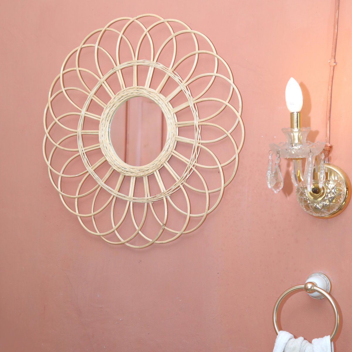 Handgefertigter Boho-Wandspiegel, Rattan, 58 cm MAGUWO Handgefertigter Boho-Wandspiegel, Rattan, 58 cm MAGUWO