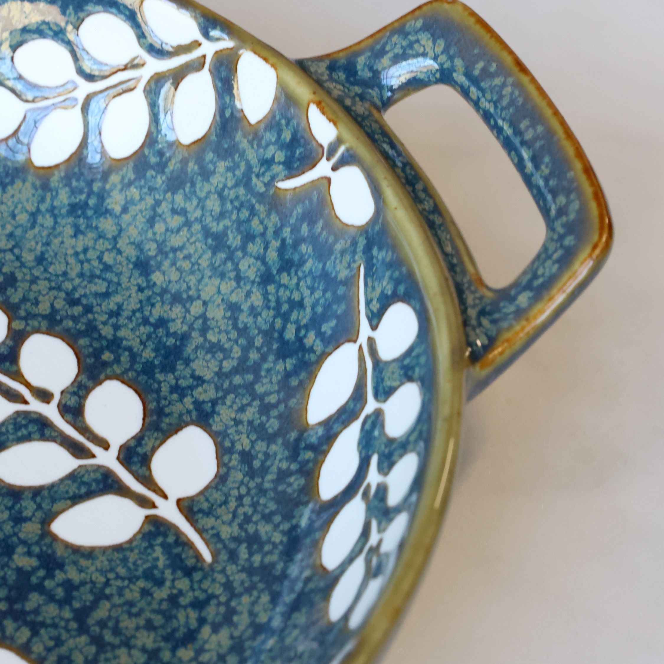 Arés Ramekin mit Henkel, rund 18 cm opal