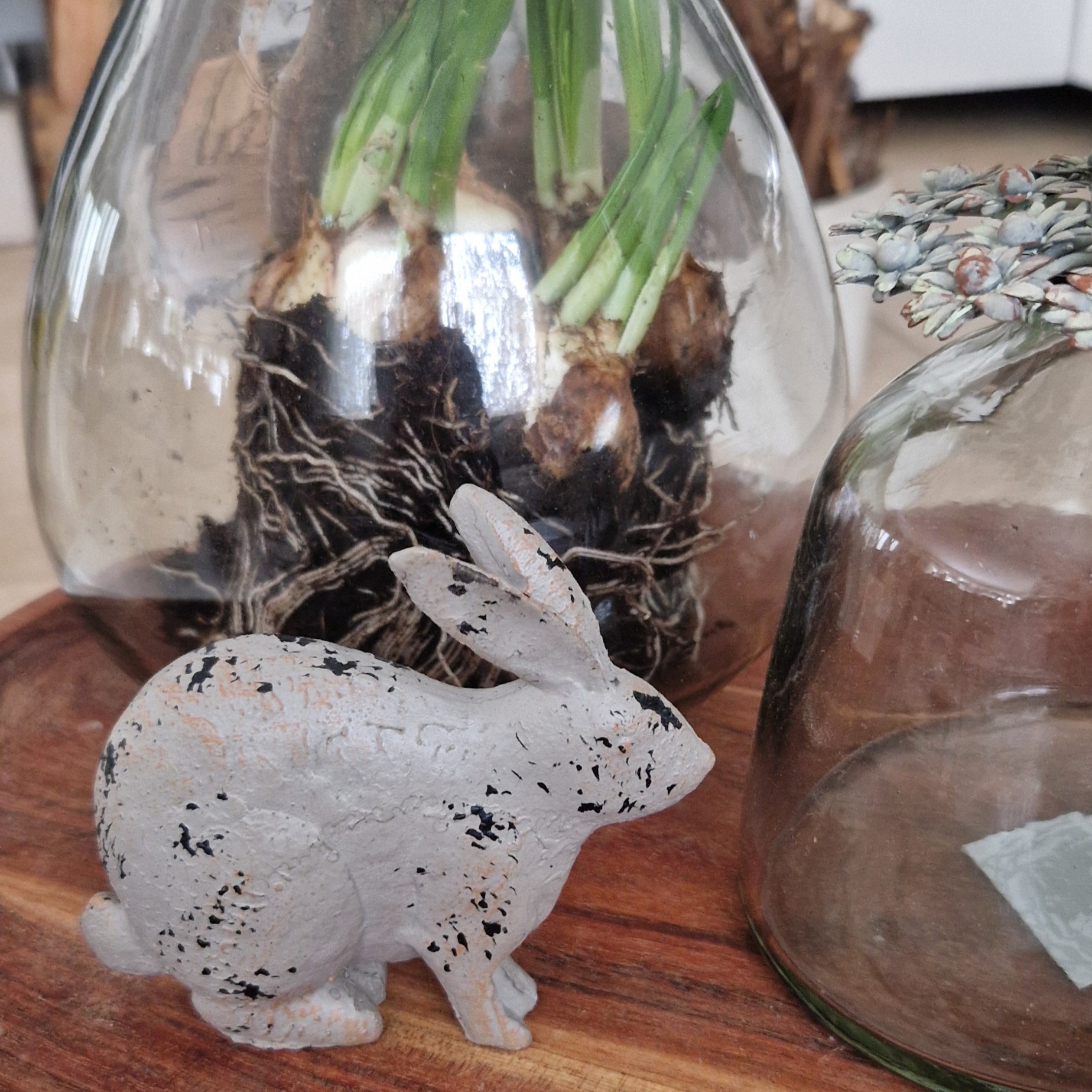 Osterhase, antikweiß