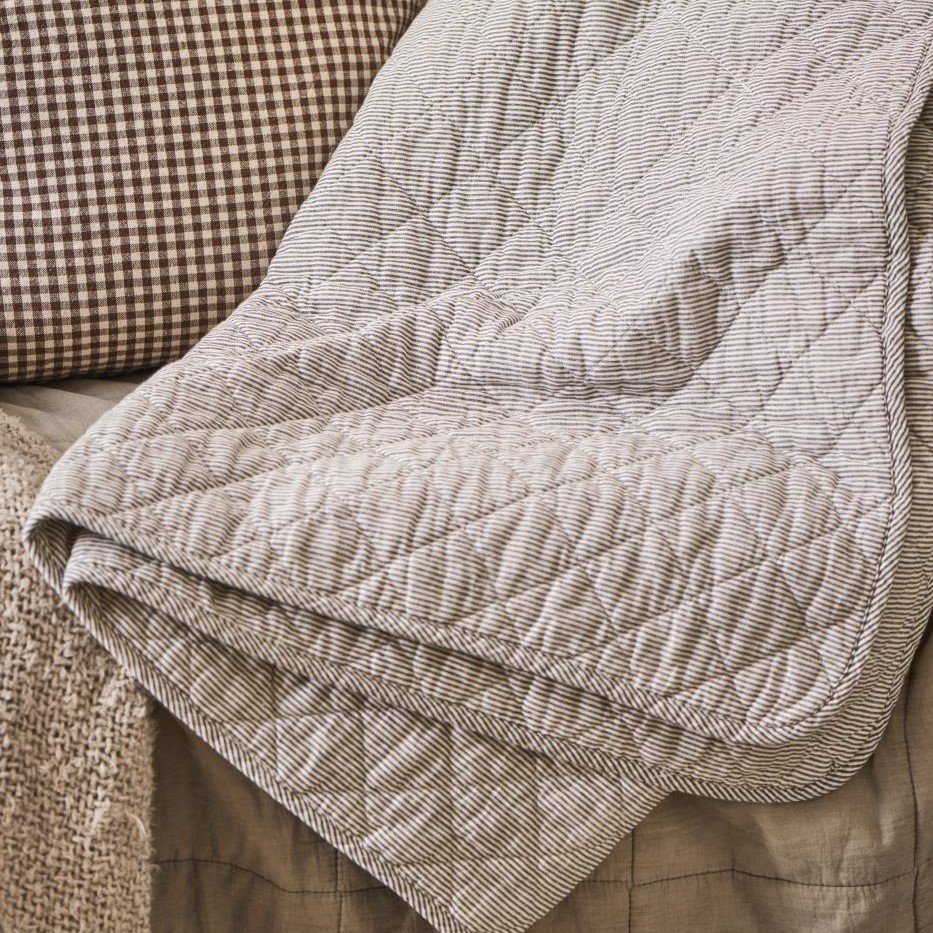 Quilt weiß/dunkelgrau gestreift Quilt weiß/dunkelgrau gestreift