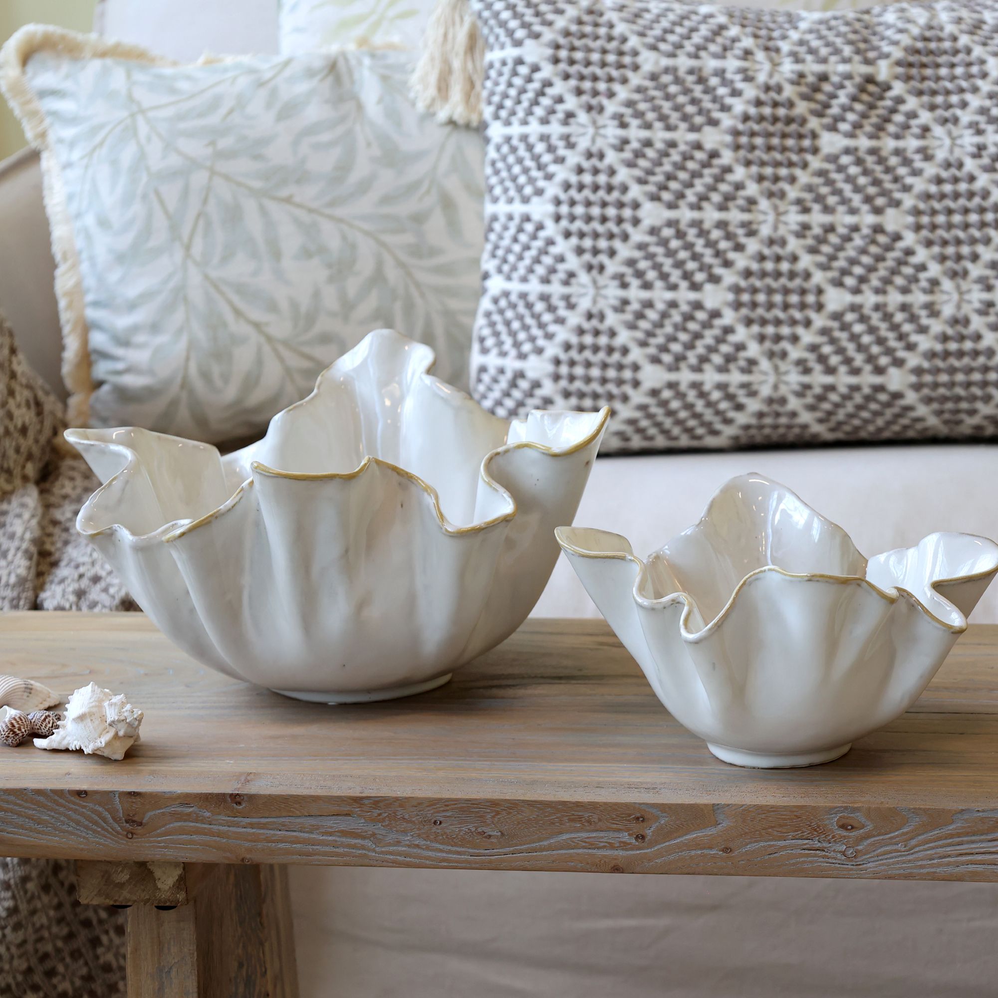 Schale mit gefalteter Kante, 22 cm