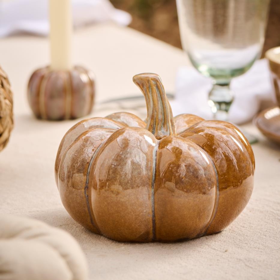 großer Dekokürbis stehend aus Steingut