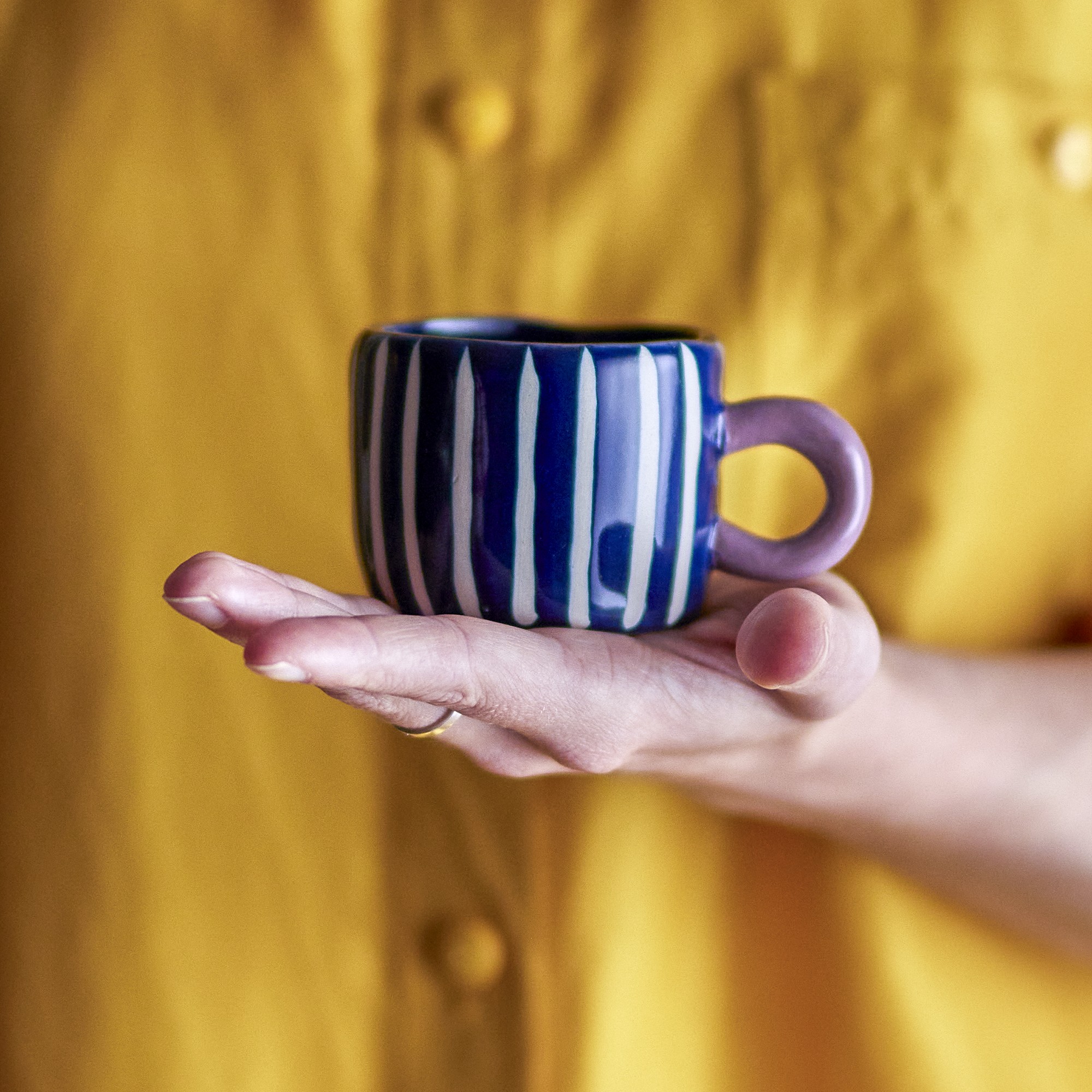 Nini Tasse, Blau mit Streifen, Steingut