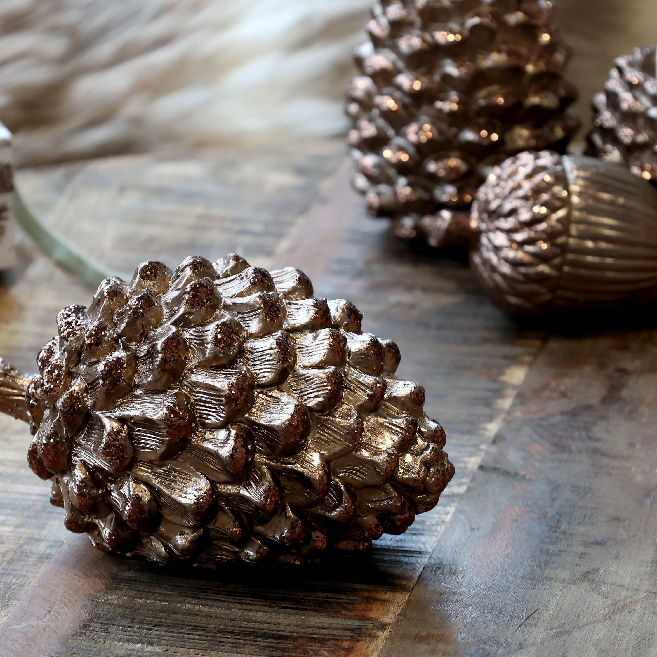 Zapfen in Mocca mit Gold-Glitzer, liegend