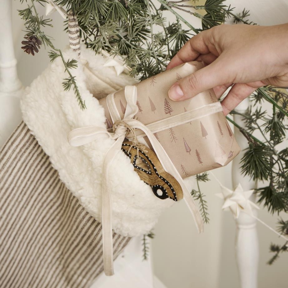 Weihnachtsstrumpf braun/weiß gestreift mit Rand aus Kunstpelz Weihnachtsstrumpf braun/weiß gestreift mit Rand aus Kunstpelz