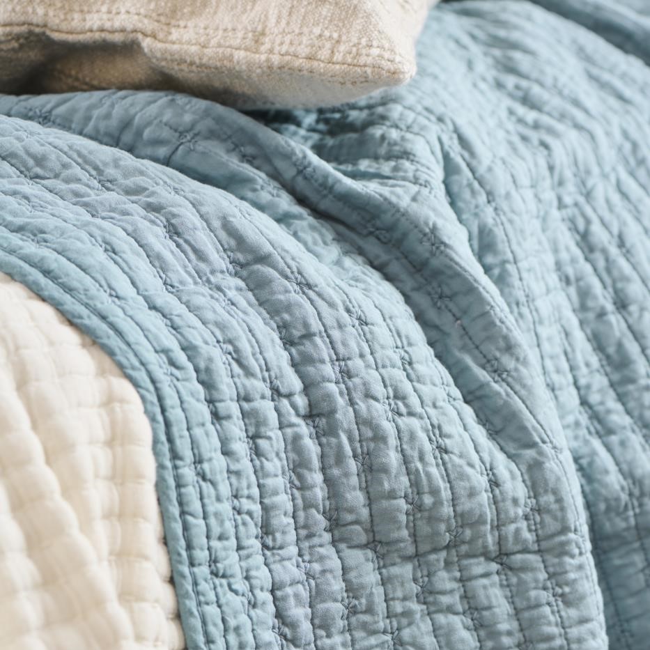 Quilt blau m/Kreuzstichen Quilt blau m/Kreuzstichen