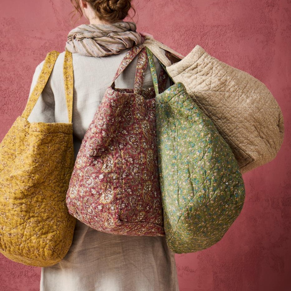Tasche wattiert beige m/kleinen braunen Blumen