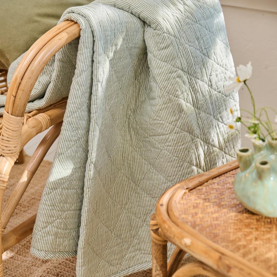 Quilt weiß/staubig grün gestreift