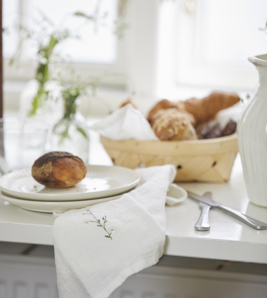 Stoffserviette Butter Cream mit weißen Margeriten