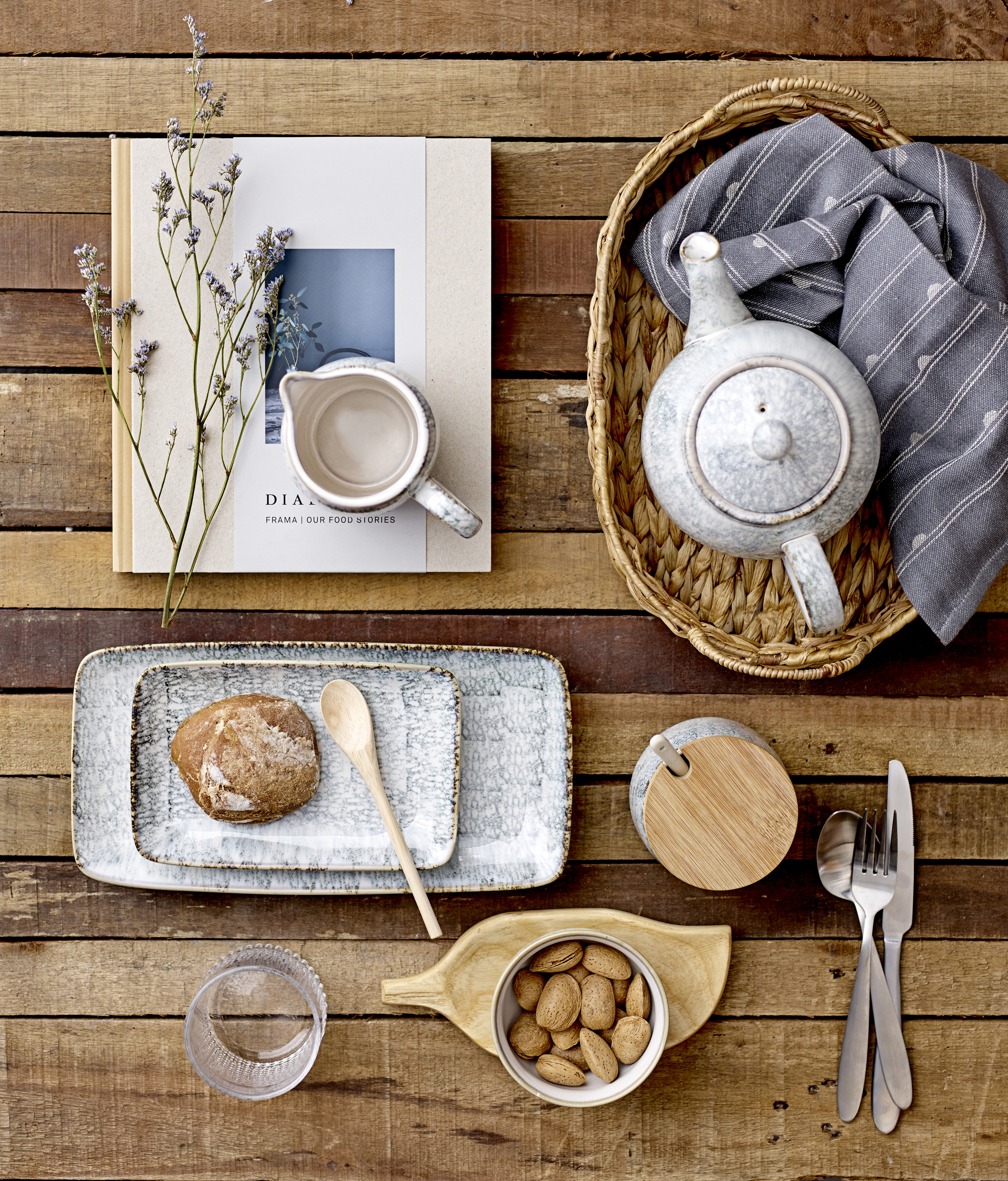 82043435 2 Gro Trinkgläser, blau. Bloomingville