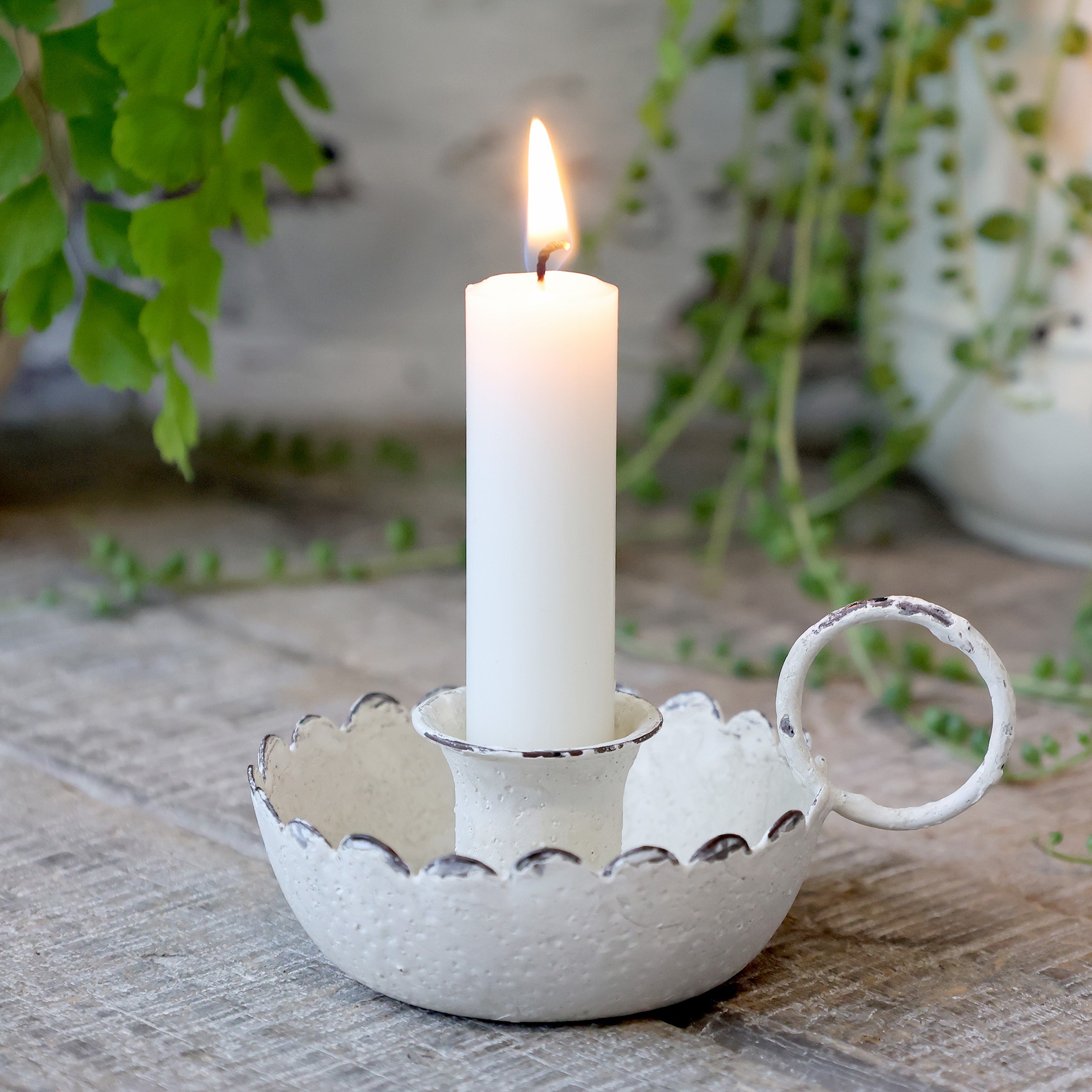 Kammerleuchte antik creme mit gezacktem Rand für Stabkerze