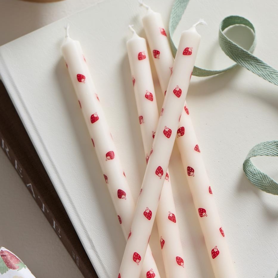dünne lange Kerzen mit roten Erdbeeren, 5 Stck. 